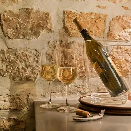 Studio Happy Hour In City Center Apartment