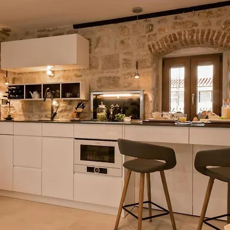 Studio Happy Hour In City Center Split