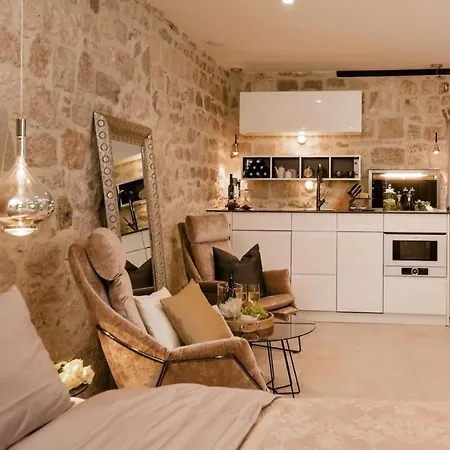 Studio Happy Hour In City Center Apartment *