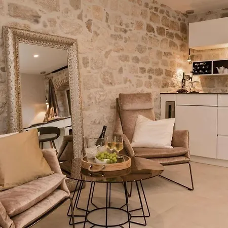 Studio Happy Hour In City Center Apartment *