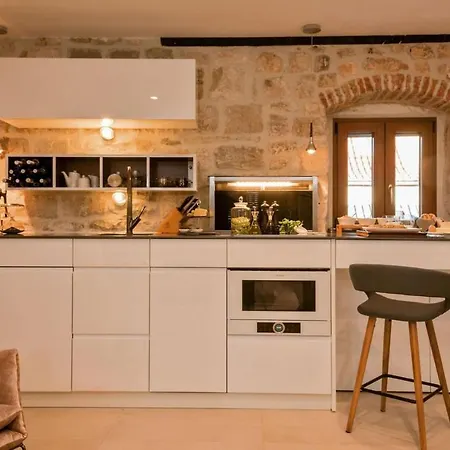 Studio Happy Hour In City Center Apartment *