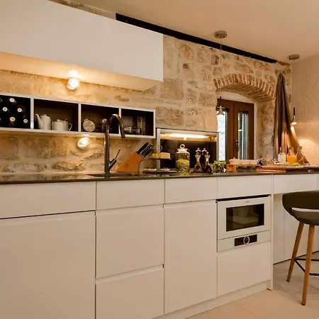 Studio Happy Hour In City Center Apartment